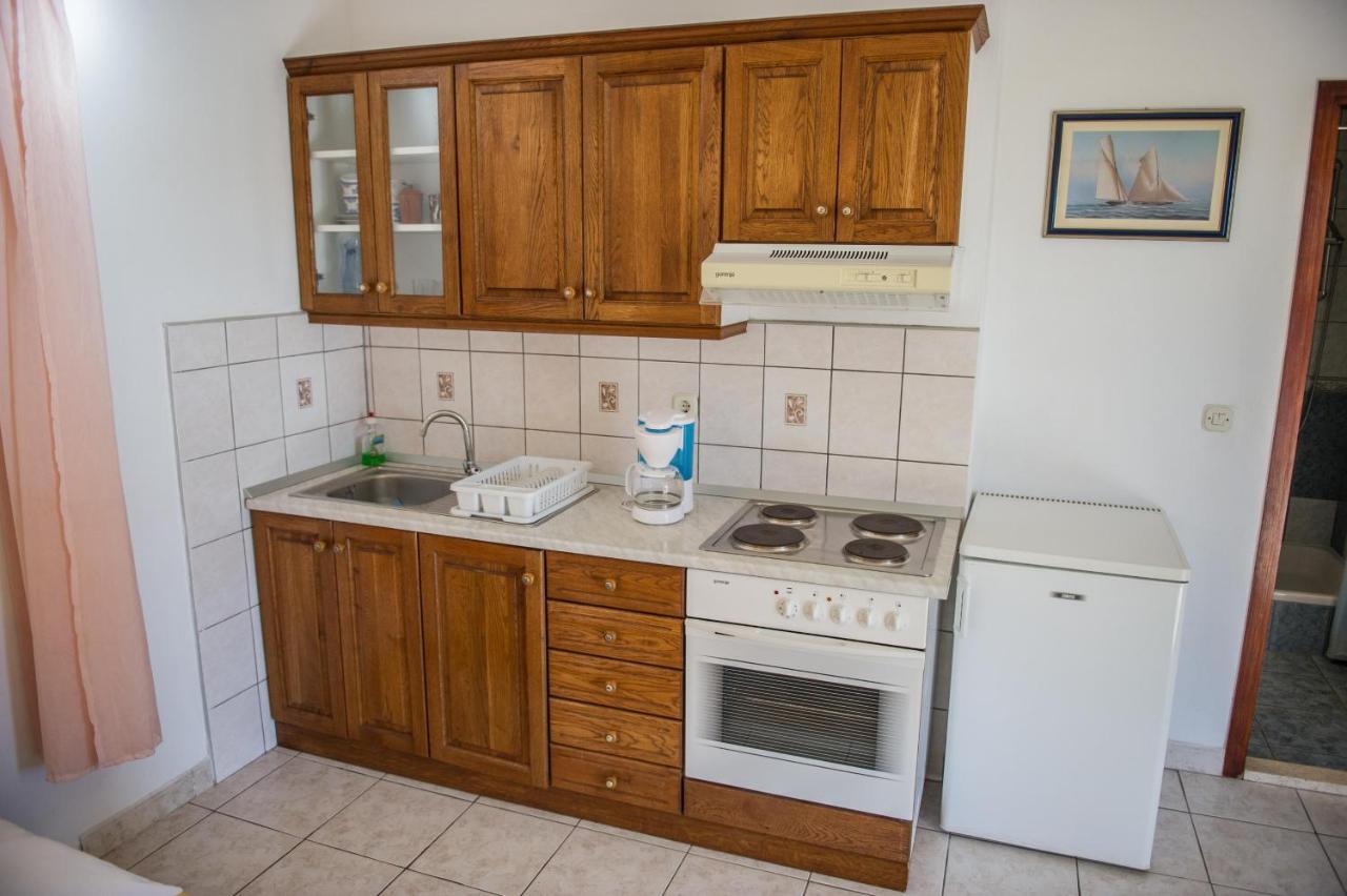 Apartments Skarpa 1601 Rogoznica  Eksteriør billede